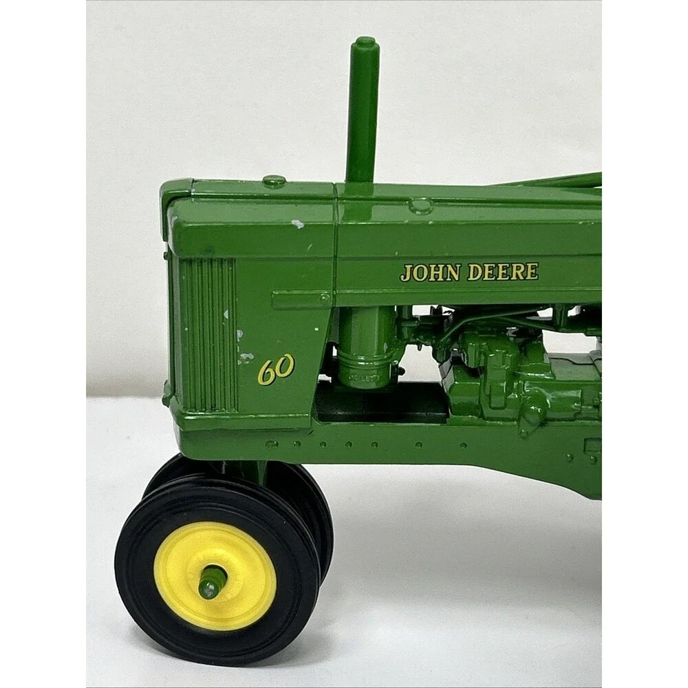 ERTL John Deere Model 60 Tractor 1/16 Die Cast Farm Toy #15189 Green